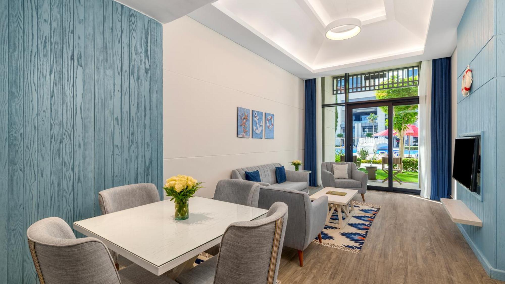 Rixos Premium Alamein エル・アラメイン 部屋 写真 A staged living room